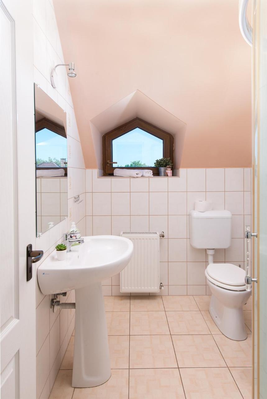 Aranylo Apartmanhaz Hajduszoboszlo Exterior photo